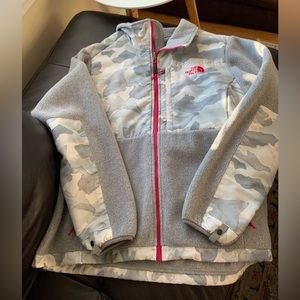 Women’s camo Northface size large